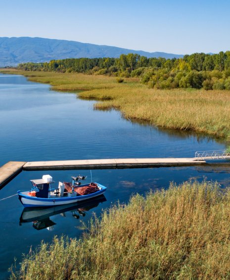 Λίμνη Τριχωνίδα: Απόδραση στη μεγαλύτερη φυσική λίμνη της Ελλάδας