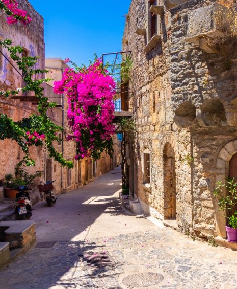 Χίος: Πάσχα με άρωμα μαστίχας και φαντασμαγορικά έθιμα