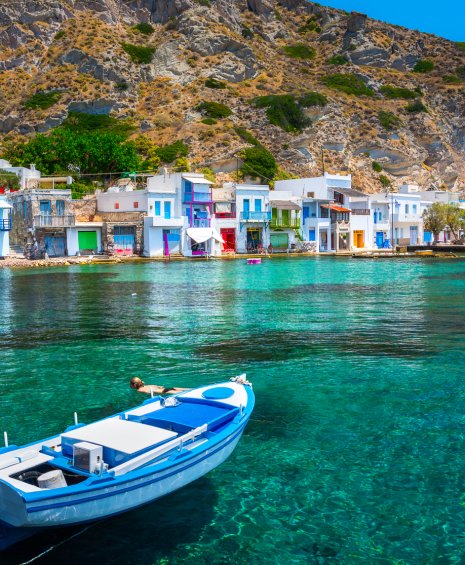 Τα γραφικά ψαροχώρια της Μήλου που θα σας ταξιδέψουν πίσω στον χρόνο