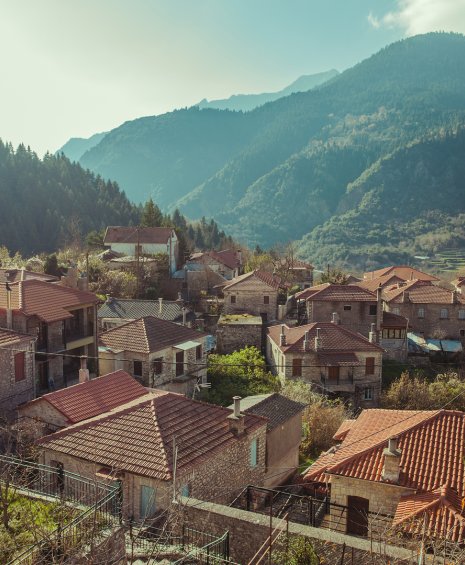 Καρπενήσι: Εκεί που το μεγαλείο της φύσης συναντά τη ζεστή φιλοξενία