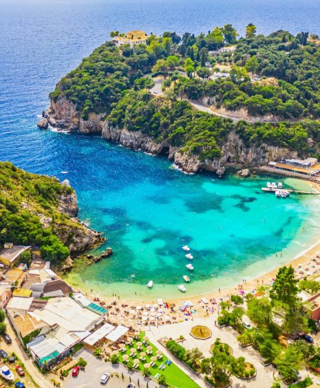 Tripadvisor: Οι 4 ελληνικές παραλίες που μπήκαν στις καλύτερες του κόσμου για το 2026