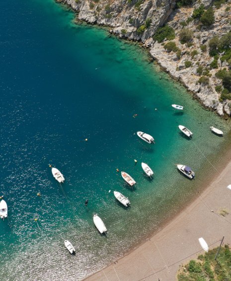 Ξεκινούν τα πρώτα μπάνια: Οι 6 φθηνοί και κοντινοί προορισμοί στην Αθήνα