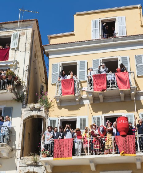 Πάσχα στην Ελλάδα: Τα κορυφαία έθιμα από κάθε γωνιά της χώρας