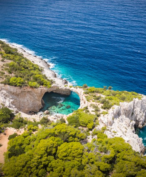 Το «Γαλάζιο Παράθυρο» στον Κορινθιακό που λίγοι γνωρίζουν