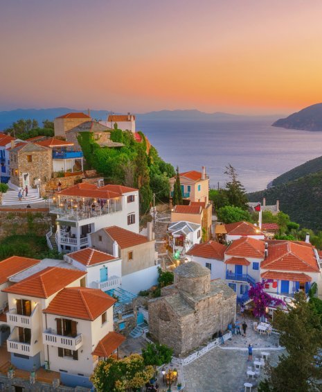 Οι 10 ανερχόμενοι ταξιδιωτικοί προορισμοί του 2027 - Ανάμεσά τους κι ένα ήσυχο ελληνικό νησί