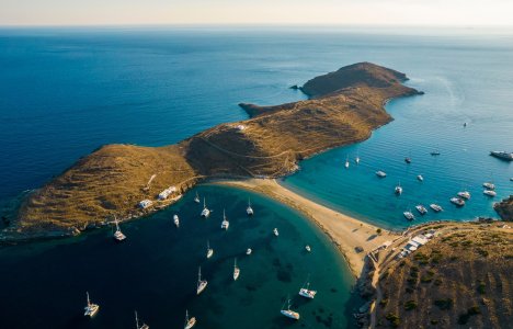 Κύθνος: Tο νησί της απλότητας με τις αμέτρητες παραλίες