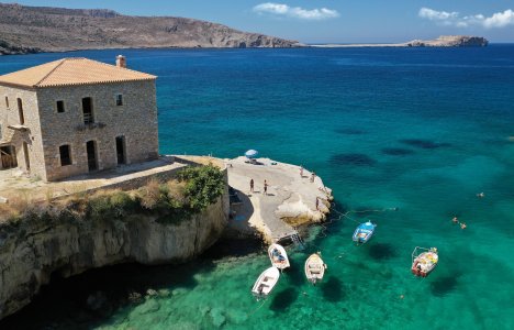 Μέζαπος: Ένας μικρός παράδεισος άγριας ομορφιάς στη Μάνη