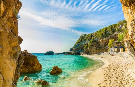 10 εντυπωσιακές παραλίες της Ελλάδας που μπορείτε να επισκεφτείτε οδικώς