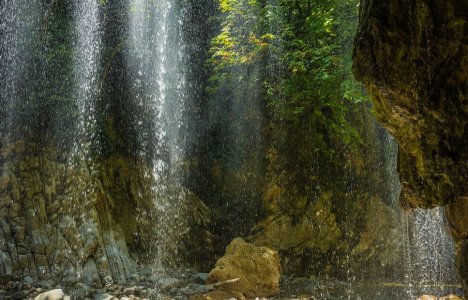 Πάντα Βρέχει: Μια δροσερή βόλτα στο μαγικό φαράγγι της Ευρυτανίας