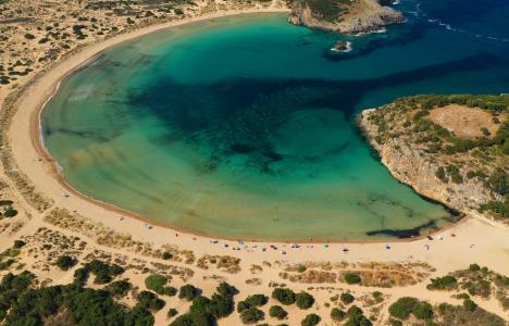 7 ελληνικές παραλίες με περίεργα ονόματα και άγρια ομορφιά