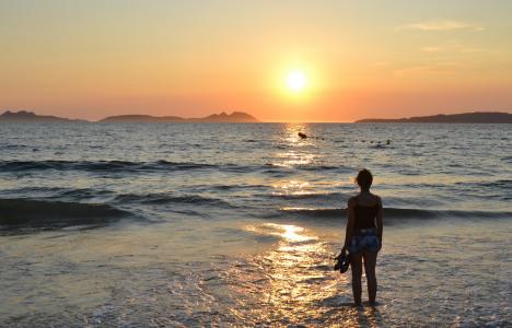 4 παραλίες στην Αττική για φθινοπωρινά μπάνια χωρίς κόσμο