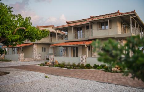 Terra Hélios Suites & Studios