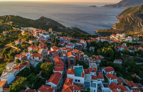 Le Figaro: Αυτό το νησί είναι ο νούμερο ένα εναλλακτικός προορισμός στην Ελλάδα