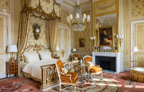 Μέσα στο πιο ακριβό δωμάτιο ξενοδοχείου στο Παρίσι