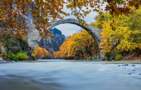Τα ωραιότερα πέτρινα γεφύρια της Ελλάδας