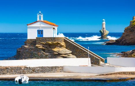 Το ελληνικό νησί που είναι πρώτο ανάμεσα στους 11 πιο υποσχόμενους προορισμούς για το 2025