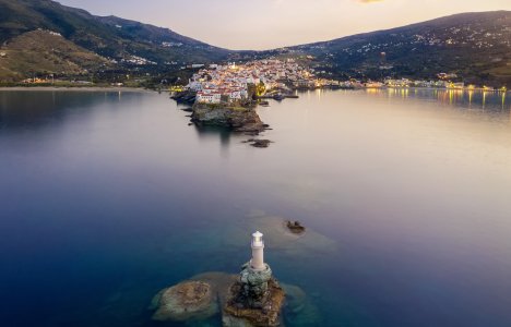 Το ελληνικό νησί που είναι πρώτο ανάμεσα στους 11 πιο υποσχόμενους προορισμούς για το 2025