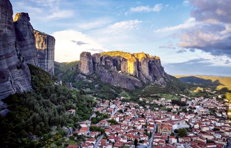 Ταξίδια Συναισθημάτων: Αναζητώντας τι σημαίνει «Πίστη» στα Μετέωρα