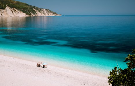 Οι τρεις παραδεισένιες παραλίες της Ελλάδας που μπήκαν στις 50 καλύτερες του κόσμου