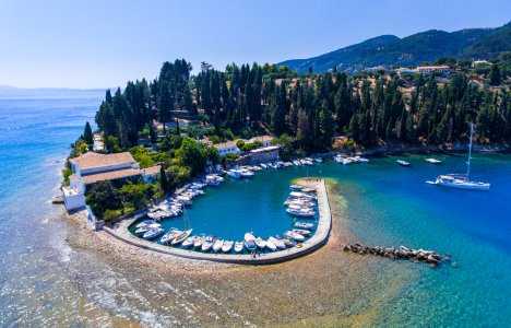Εξερευνώντας τη Βόρεια Κέρκυρα: Γραφικά χωριά, κρυστάλλινα νέρα, μαγευτικά τοπία