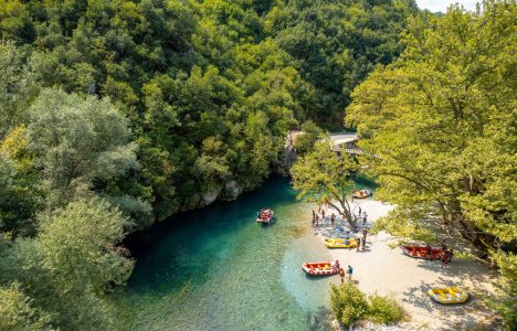 4 ποτάμια στην Ελλάδα ιδανικά για rafting και δροσερές βουτιές