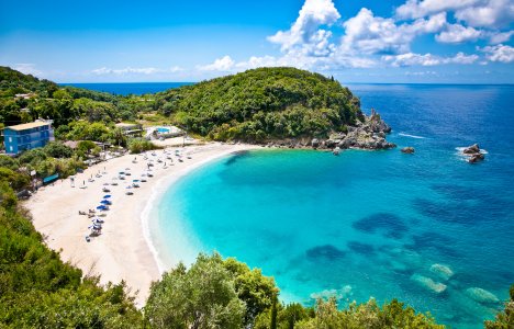 Σαρακήνικο: Βουτιά στην εξωτική παραλία της Πάργας