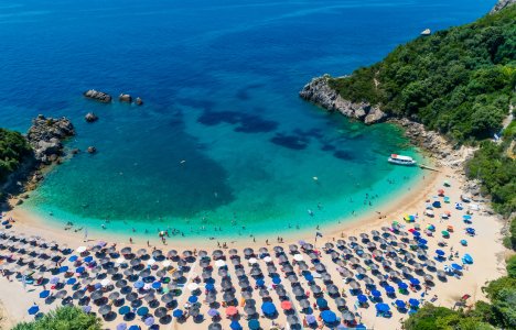 Σαρακήνικο: Βουτιά στην εξωτική παραλία της Πάργας
