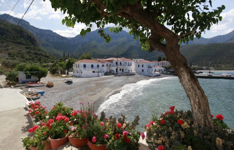 Κυπαρίσσι: Απόδραση στον μικρό παράδεισο της Λακωνίας