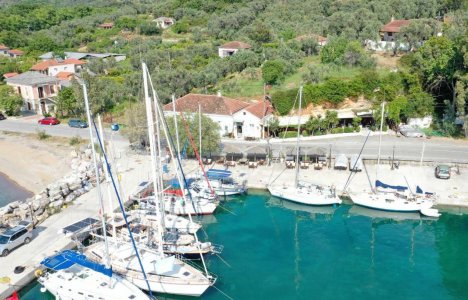 Εν Πλω: Μια γαστρονομική εμπειρία στη Μηλίνα με υπέροχη θέα