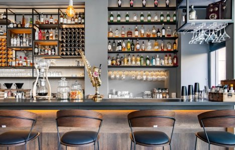 Wall Street Athens: Ένα στέκι με pop άποψη και γεύσεις για όλη την ημέρα