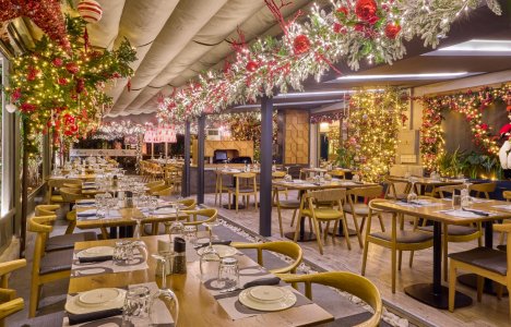 Το Βραστό στο Χαλάνδρι κρύβει σε κάθε πιάτο τη ζεστασιά των Χριστουγέννων