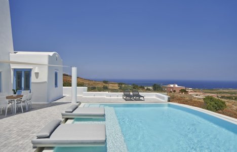 Villa Rodakes: Εμπειρία κυκλαδίτικης πολυτέλειας στη Σαντορίνη