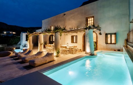 Canava Villas: Μοναδική εμπειρία διαμονής σε ένα παλιό οινοποιείο της Σαντορίνης