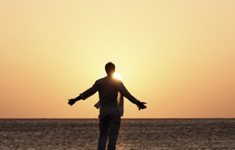 «The Light We Call Home»: Εκεί όπου το φως γίνεται μνήμη και ταυτότητα