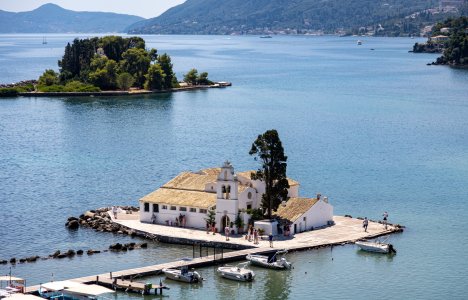 Πάσχα στην Κέρκυρα: Τα έθιμα και οι καλύτερες ανοιξιάτικες βόλτες