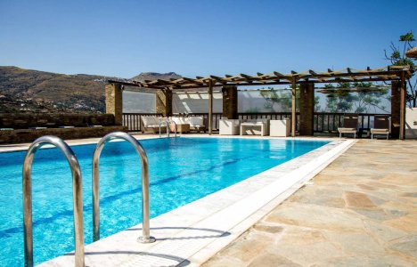 Nicolas Hotel Apartments: Διακοπές στην Άνδρο με θέα το απέραντο γαλάζιο