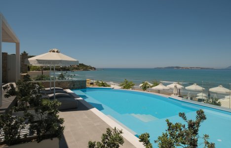 Paralia Luxury Suites: Πολυτελής διαμονή στον Άγιο Στέφανο Κέρκυρας