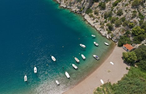 Ξεκινούν τα πρώτα μπάνια: Οι 6 φθηνοί και κοντινοί προορισμοί στην Αθήνα