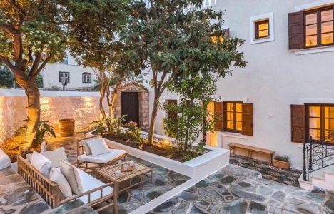 Teresa Spetses: The traditional architecture of Spetses meets contemporary luxury