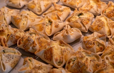 Τα γλυκά του Πάσχα στην Ελλάδα: Ένα γευστικό ταξίδι από το Ιόνιο μέχρι την Κρήτη