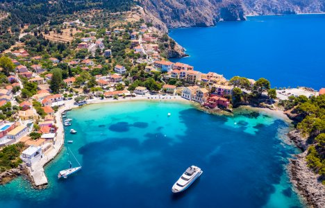 Δύο ελληνικά νησιά στα 7 καλύτερα της Μεσογείου για οικογενειακές διακοπές