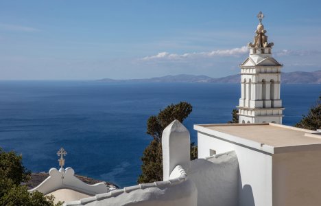 Πάσχα στην Τήνο: Κατάνυξη στην καρδιά του Αιγαίου