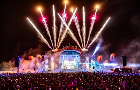 Tomorrowland 2026: Το πιο επικό μουσικό ταξίδι του καλοκαιριού μπορεί να γίνει η επόμενη μεγάλη σου εμπειρία