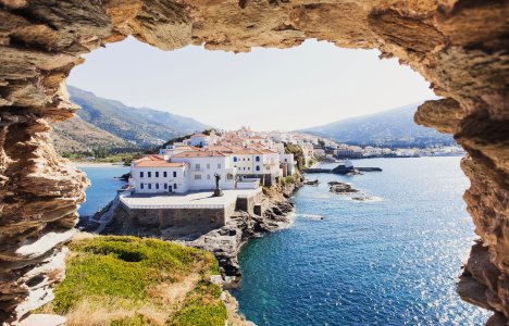 Άνδρος: Οδηγός Διακοπών - Οι παραλίες, το φαγητό και τα αξιοθέατα