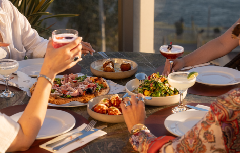 Nice n Easy Italian Bistro: Αυθεντικές ιταλικές γεύσεις με θέα τον Σαρωνικό