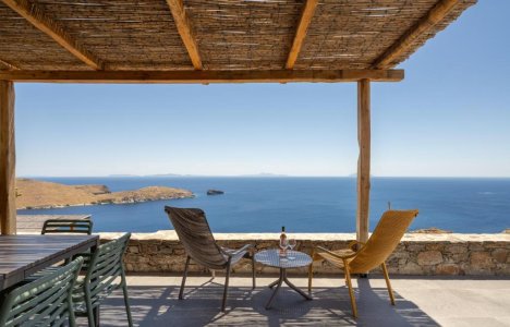 Serene Shore Serifos: Γαλήνια διαμονή με θέα στο Αιγαίο