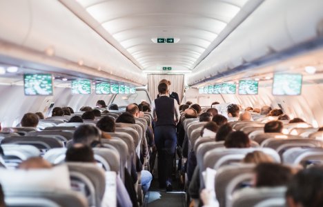 Πώς να επιβιώσετε σε μια πολύωρη πτήση