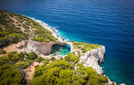 Το «Γαλάζιο Παράθυρο» στον Κορινθιακό που λίγοι γνωρίζουν