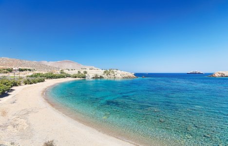 Φολέγανδρος: Οι καλύτερες παραλίες για βουτιές σε κρυστάλλινα νερά