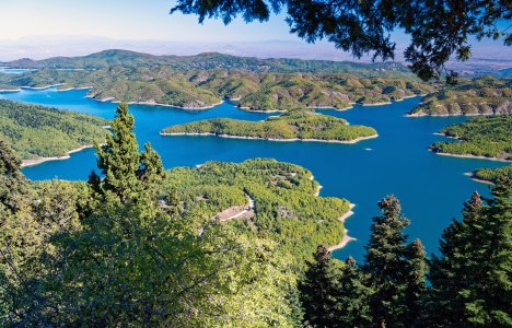 Road trip στη Λίμνη Πλαστήρα: Οι στάσεις που αξίζει να κάνετε